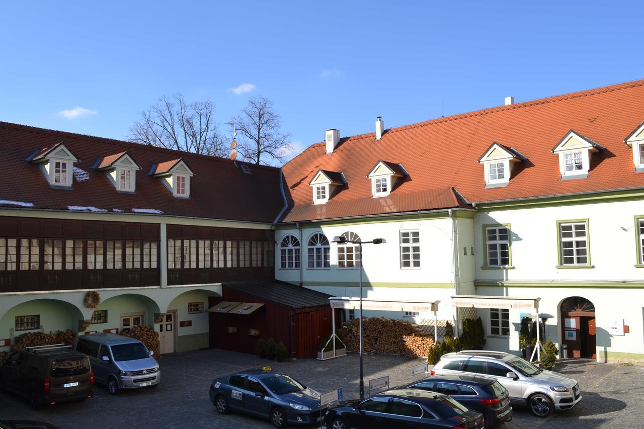 Zelena Ratolest Hotel เชสเกบูดิเยโจวิตเซ ภายนอก รูปภาพ